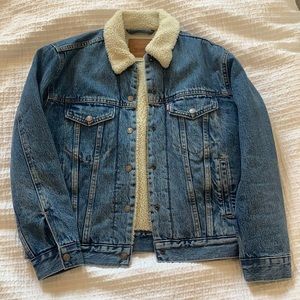Levi’s Sherpa jacket Size Small